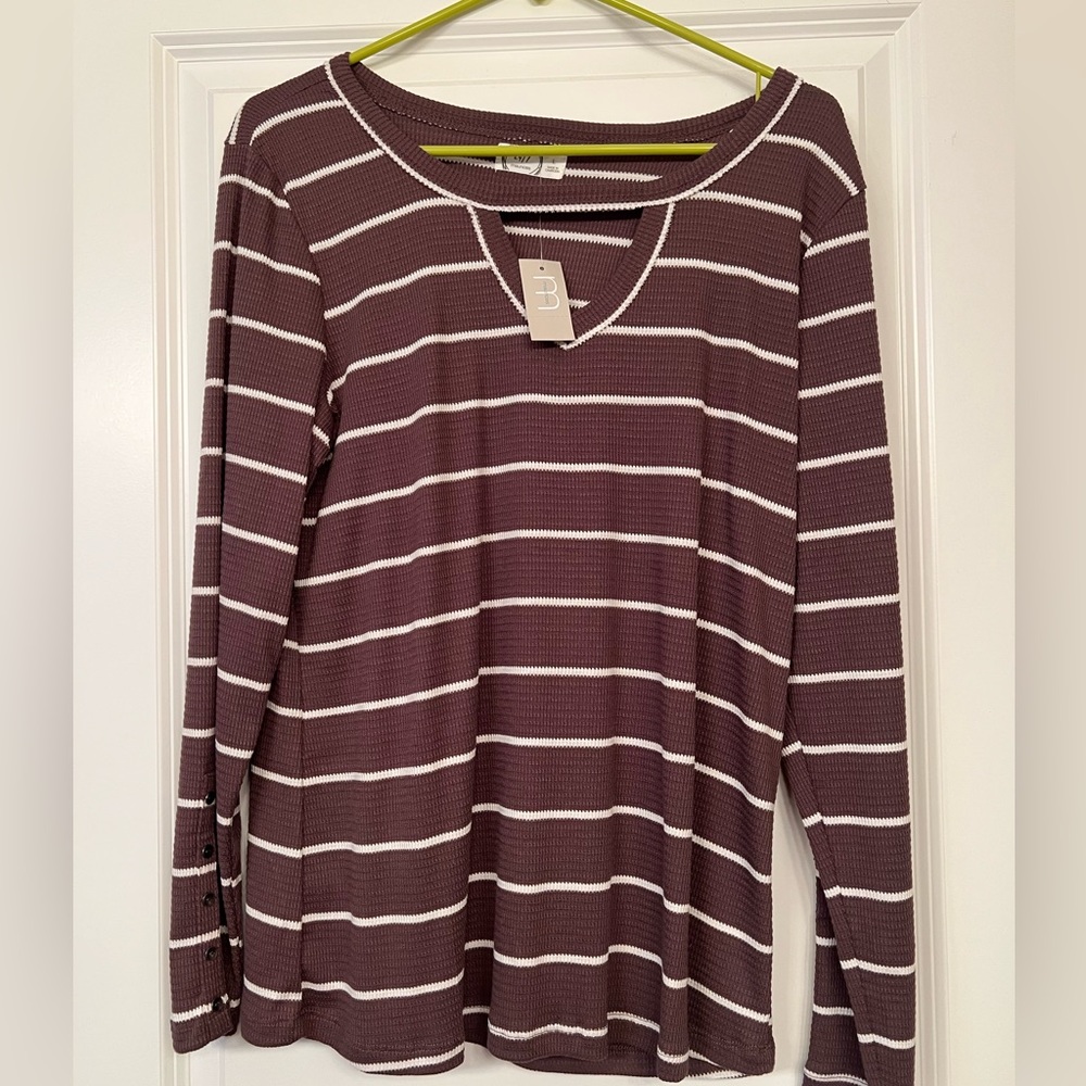 Maurice’s maroon top